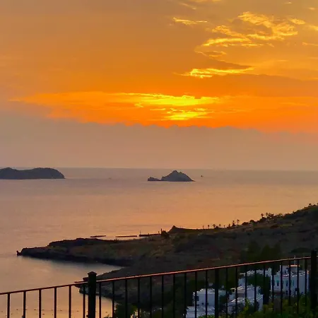 Breathtaking Sea View With A Peaceful Garden Апартаменты *