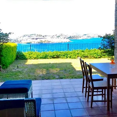 Breathtaking Sea View With A Peaceful Garden Апартаменты *
